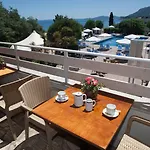 Alexandros Hotel