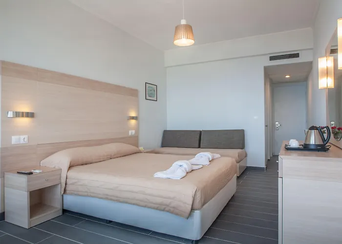 Alexandros Hotel 4*